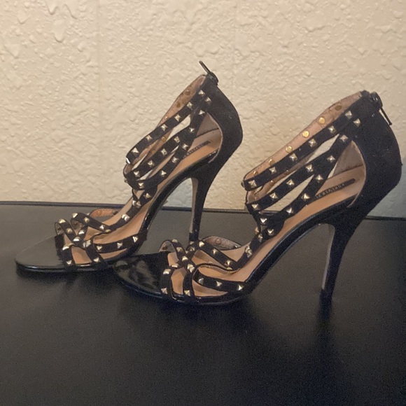 Black and gold studded stilettos - Picture 2 of 4